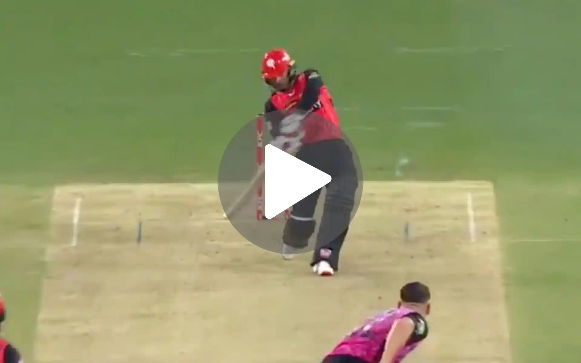 [Watch] Pakistan Origin Hassan Khan Debuts In Big Bash League With A 'Cut-Shot' For The Ages